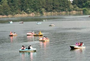 lake-boating